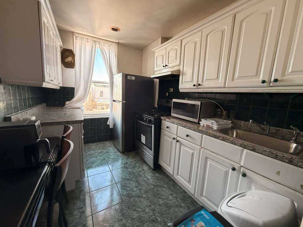 82nd street - Photo 0