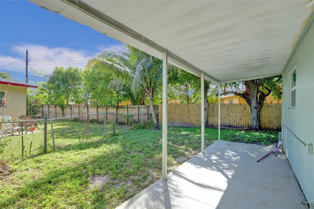 268 Ne 41st Street - Photo 2