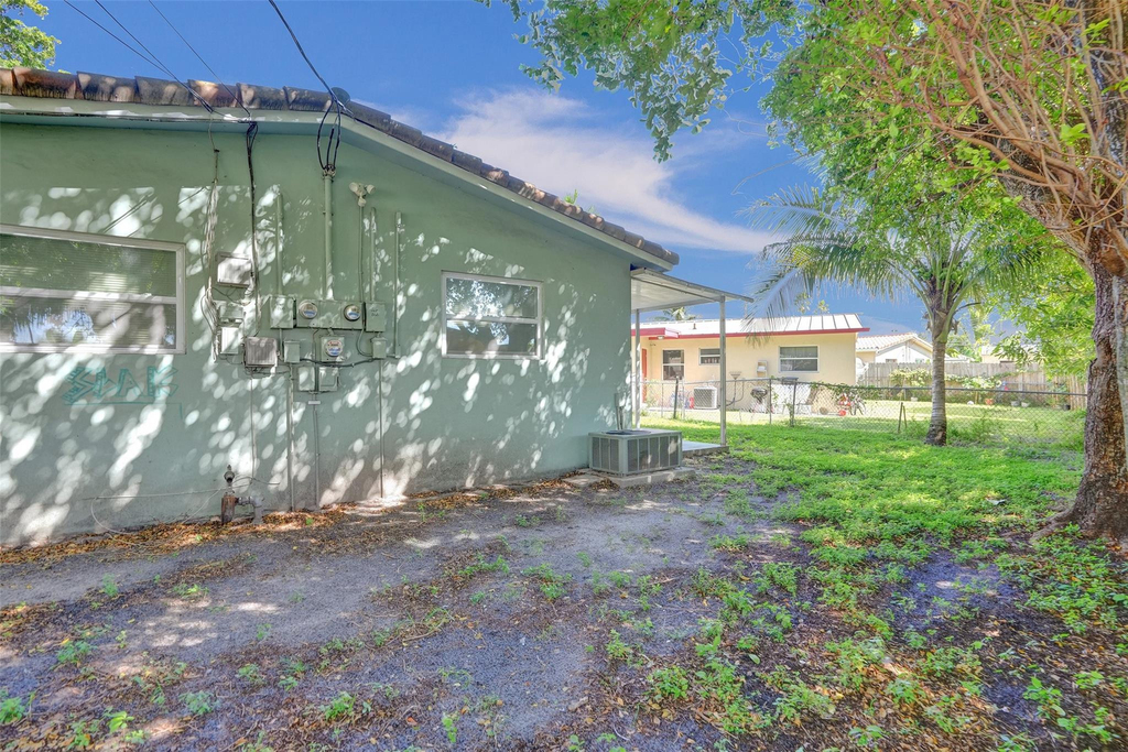 268 Ne 41st Street - Photo 14