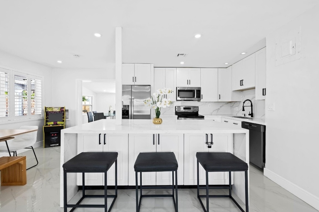 865 Ne 23rd Terrace - Photo 11