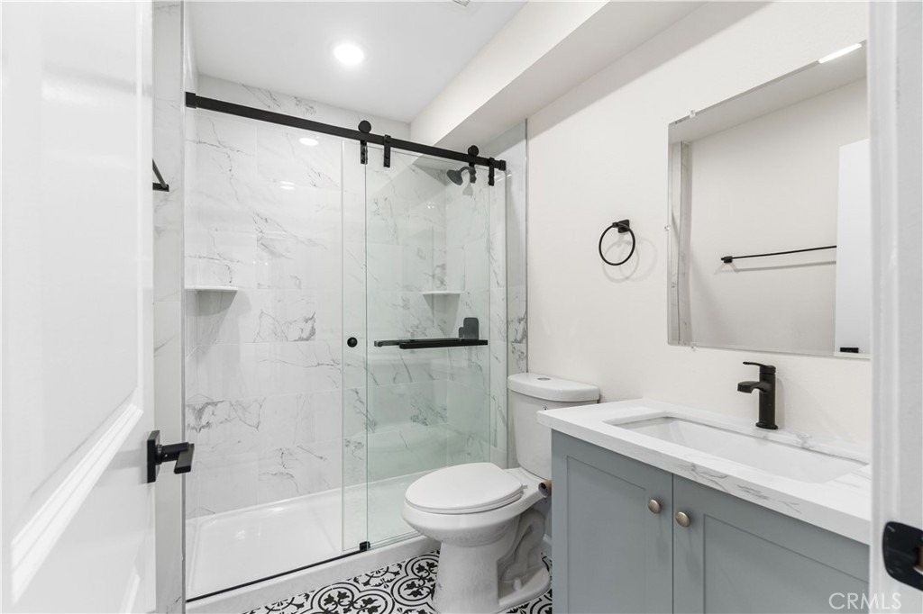 523 W 12th - Photo 9