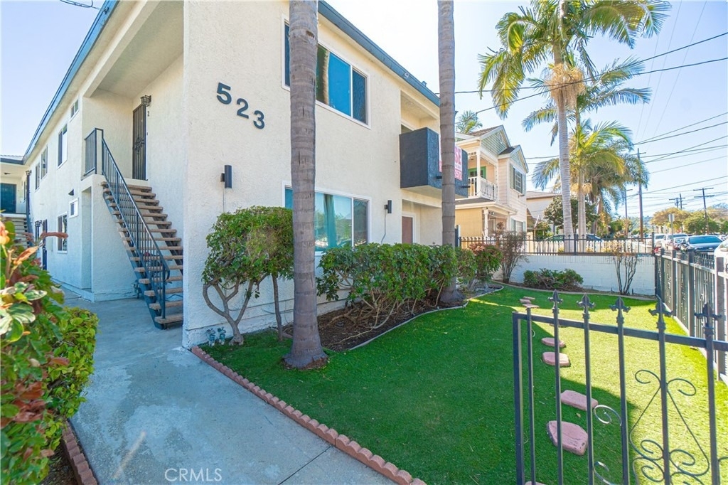 523 W 12th - Photo 0