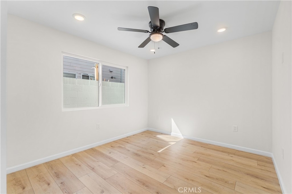 523 W 12th - Photo 7