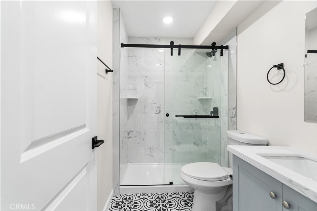 523 W 12th - Photo 10