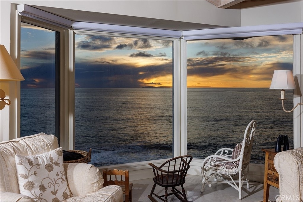 2691 Victoria - Photo 0