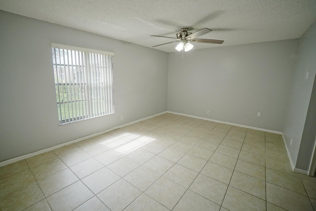 2828 Casita Way - Photo 7