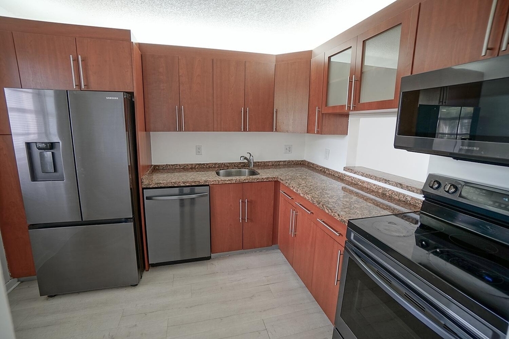 2828 Casita Way - Photo 6