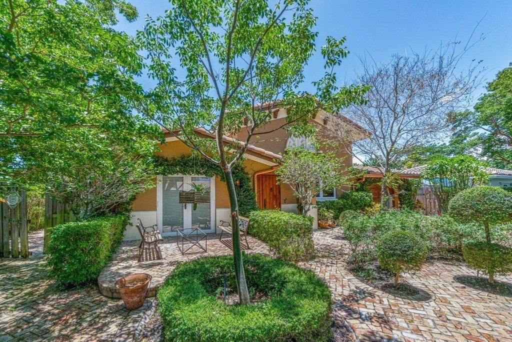 870 Nw 7th Street - Photo 2