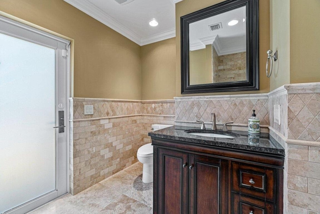 870 Nw 7th Street - Photo 30
