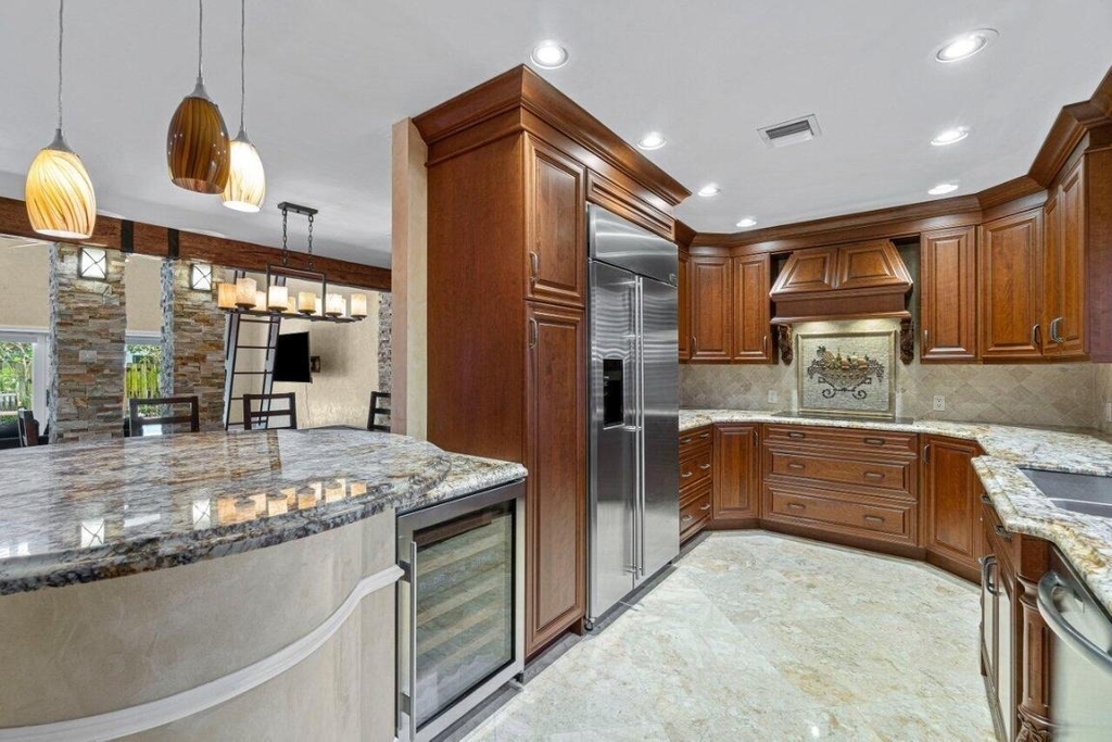 870 Nw 7th Street - Photo 8
