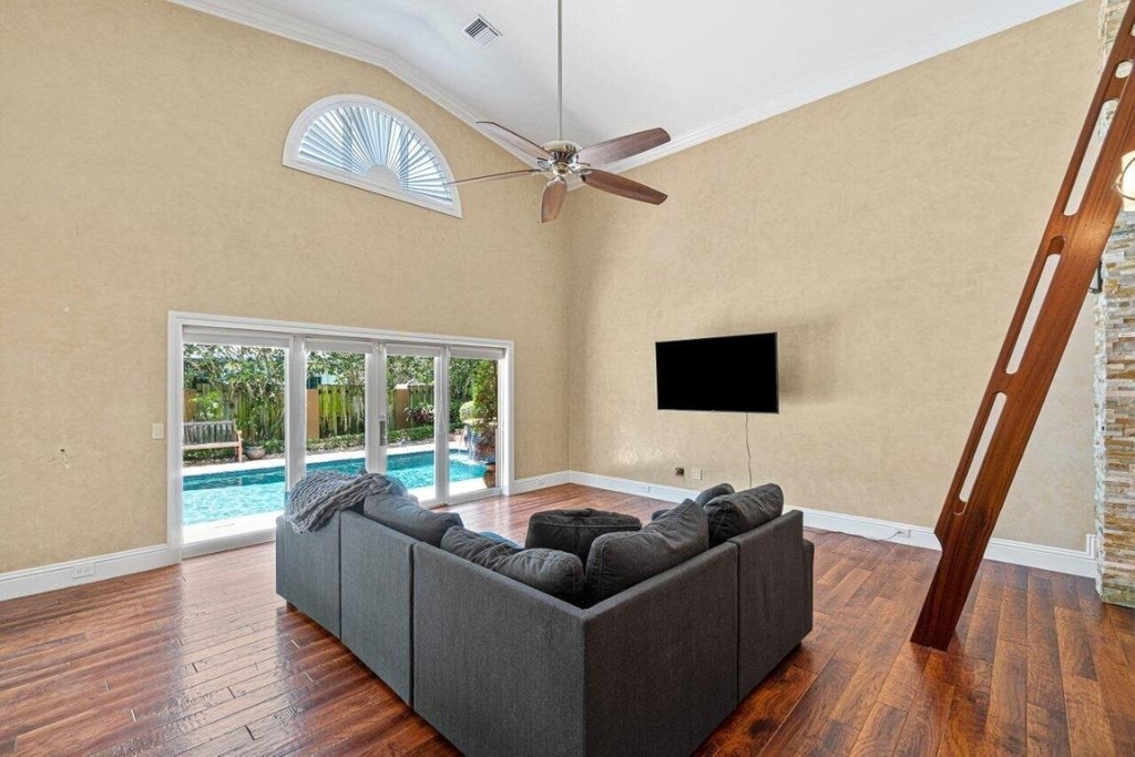 870 Nw 7th Street - Photo 15