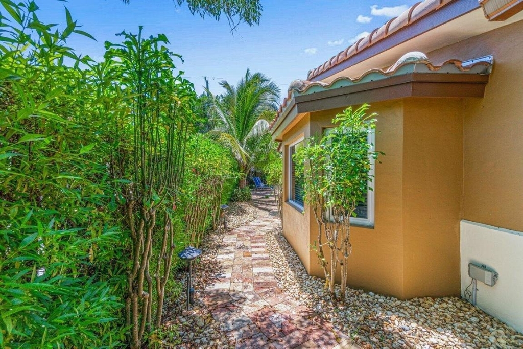 870 Nw 7th Street - Photo 36
