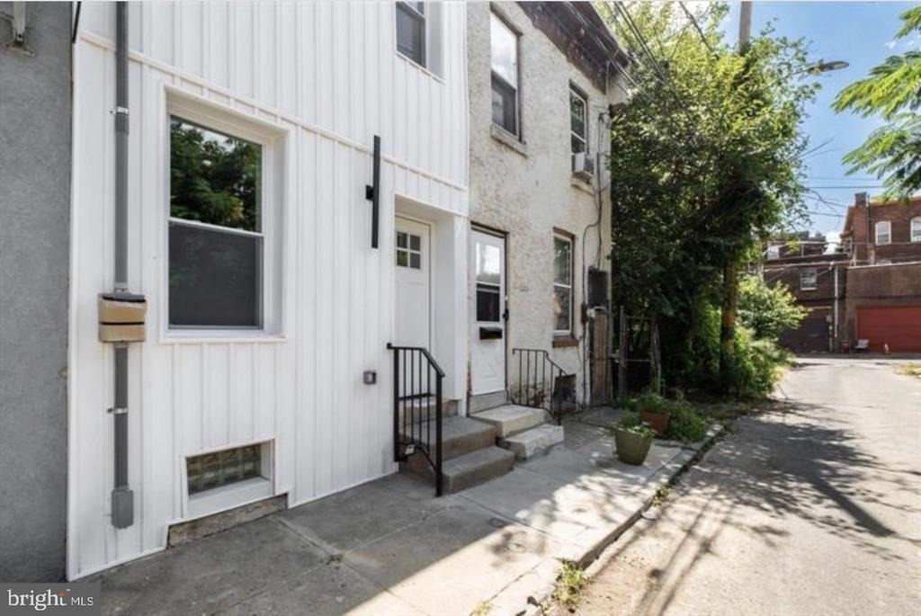 2215 N Mutter Street - Photo 1