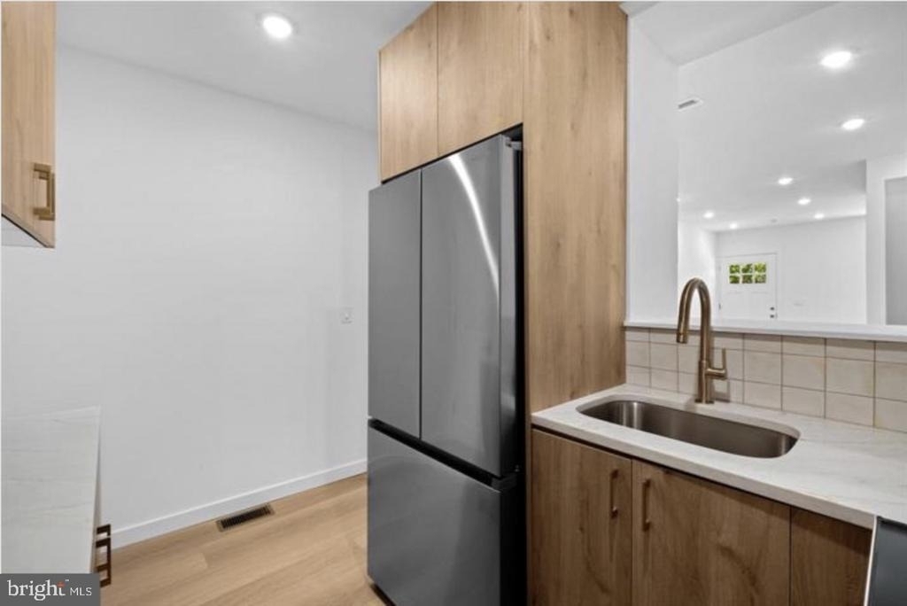 2215 N Mutter Street - Photo 10