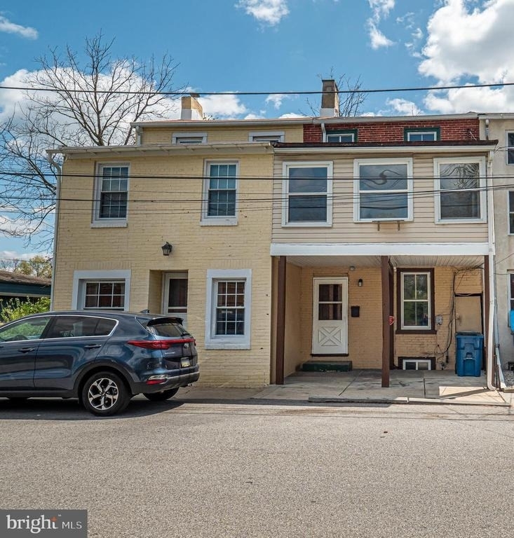 521 Maple Avenue - Photo 0