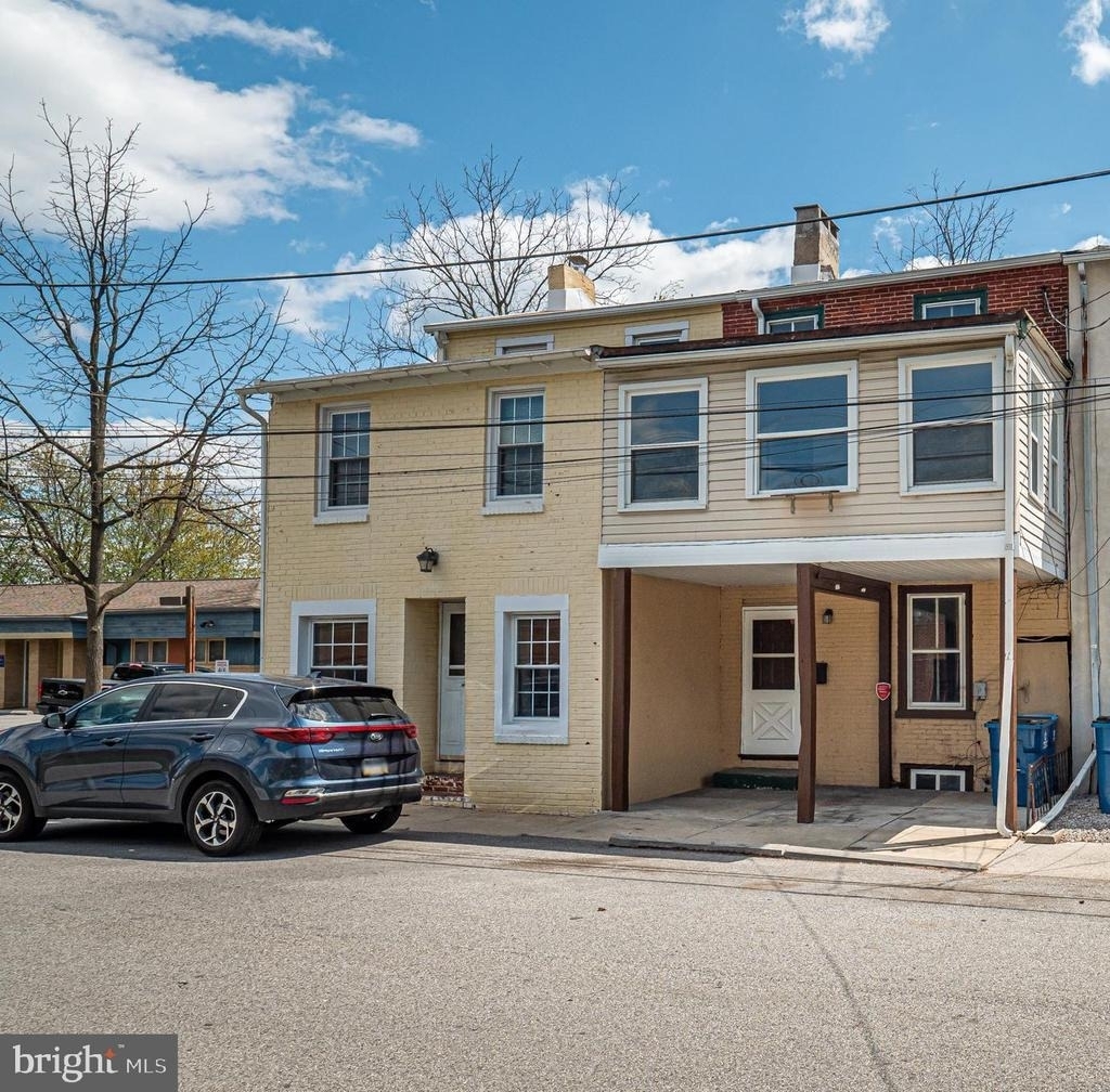 521 Maple Avenue - Photo 1