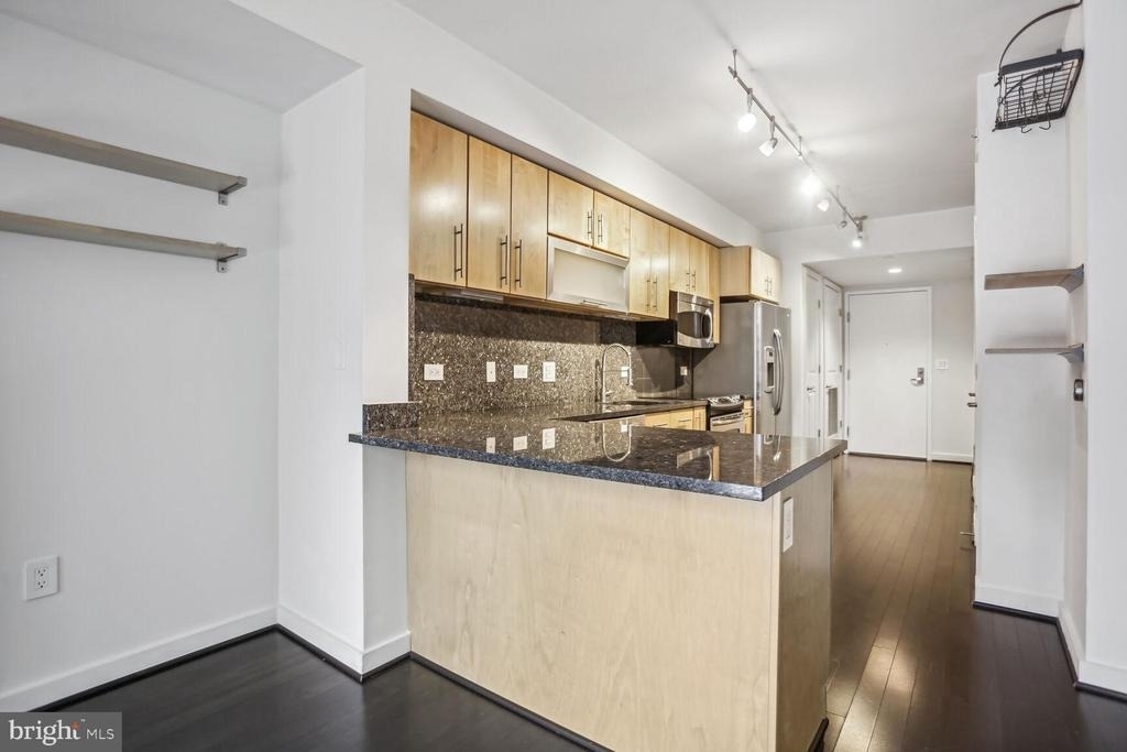 1025 1st Street Se - Photo 6