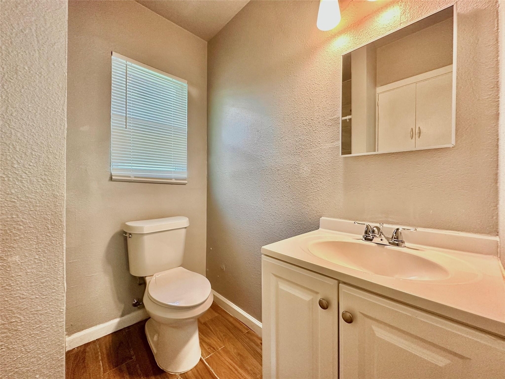 204 E 30th St - Photo 6