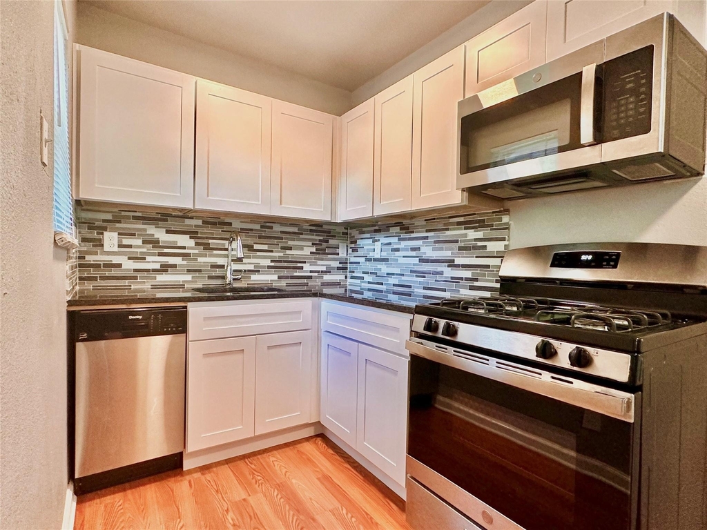 204 E 30th St - Photo 1