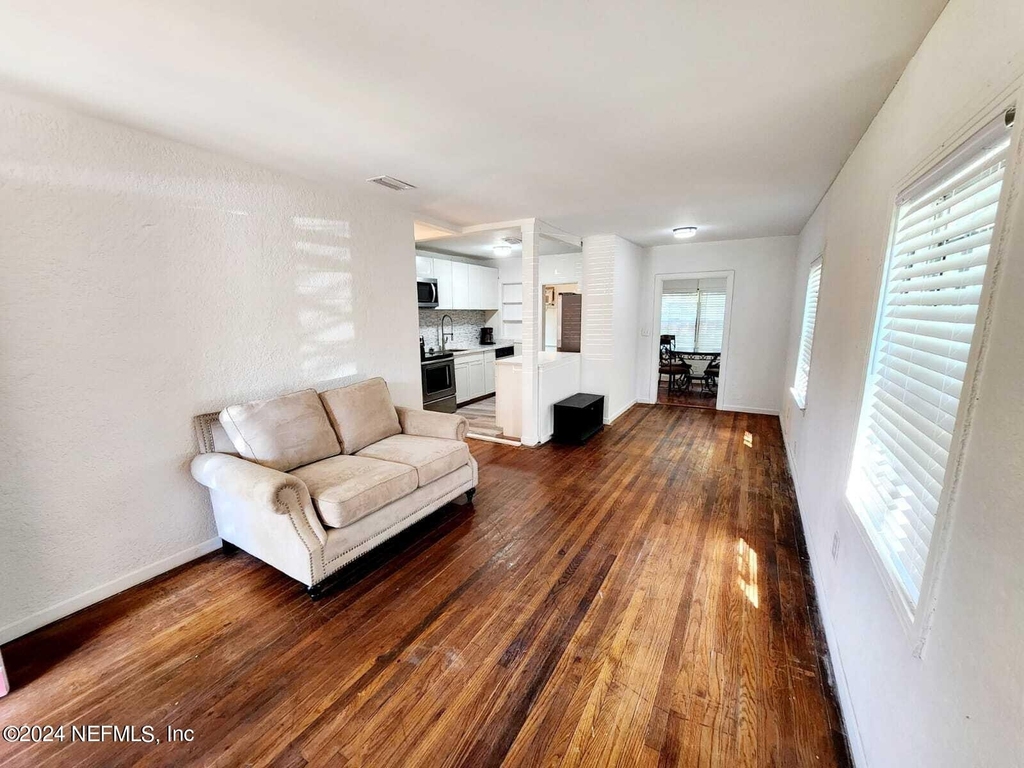 1823 E 25th Street - Photo 2