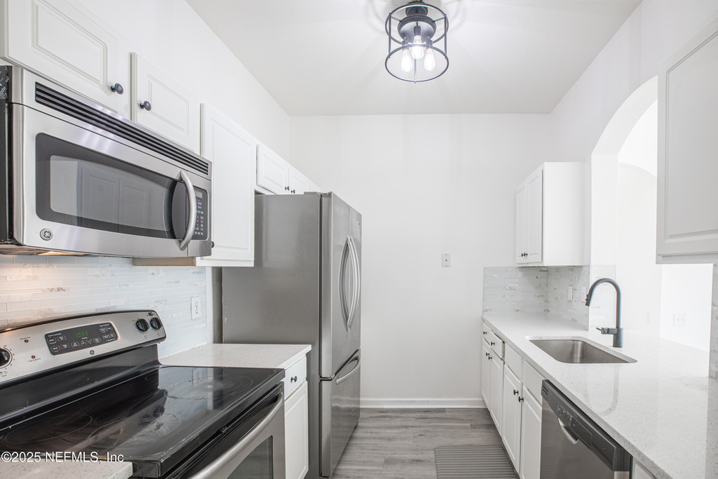 7990 Baymeadows Road - Photo 9