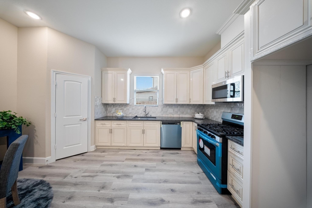 2015 Olivos Street - Photo 11