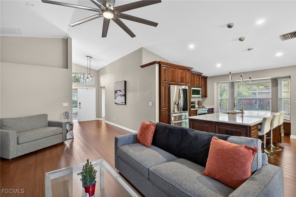 18015 Horseshoe Bay Circle - Photo 5