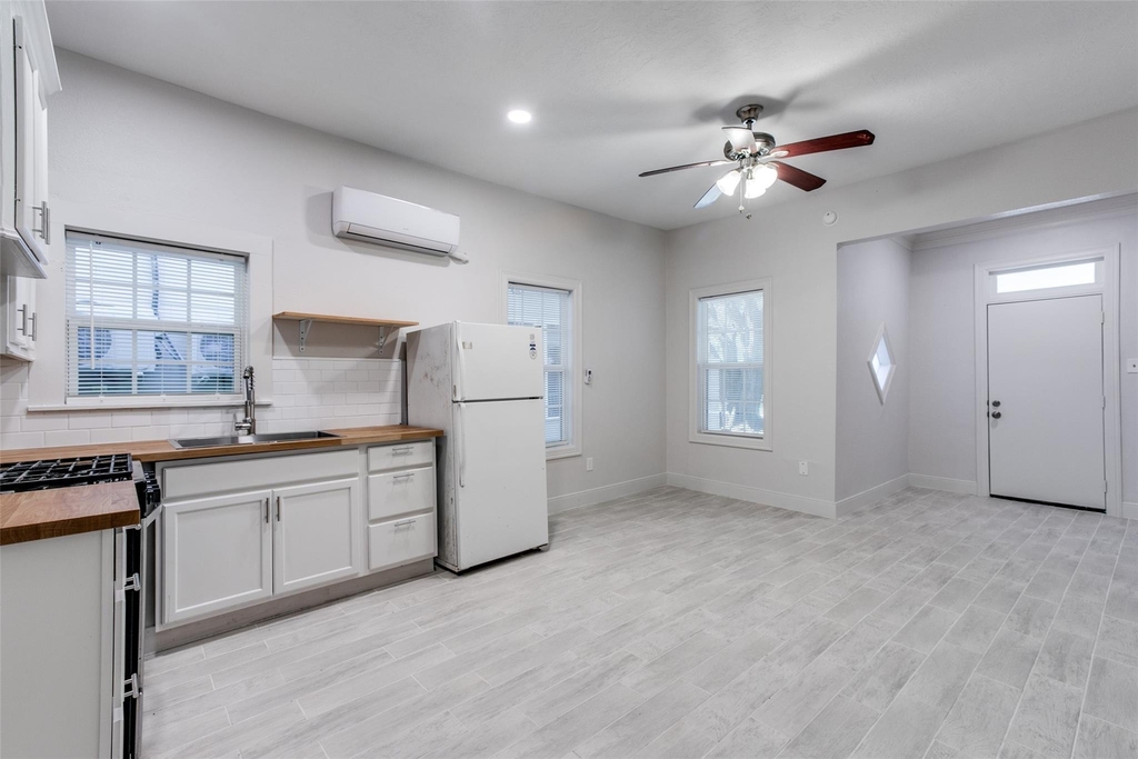 7133 Avenue C - Photo 3