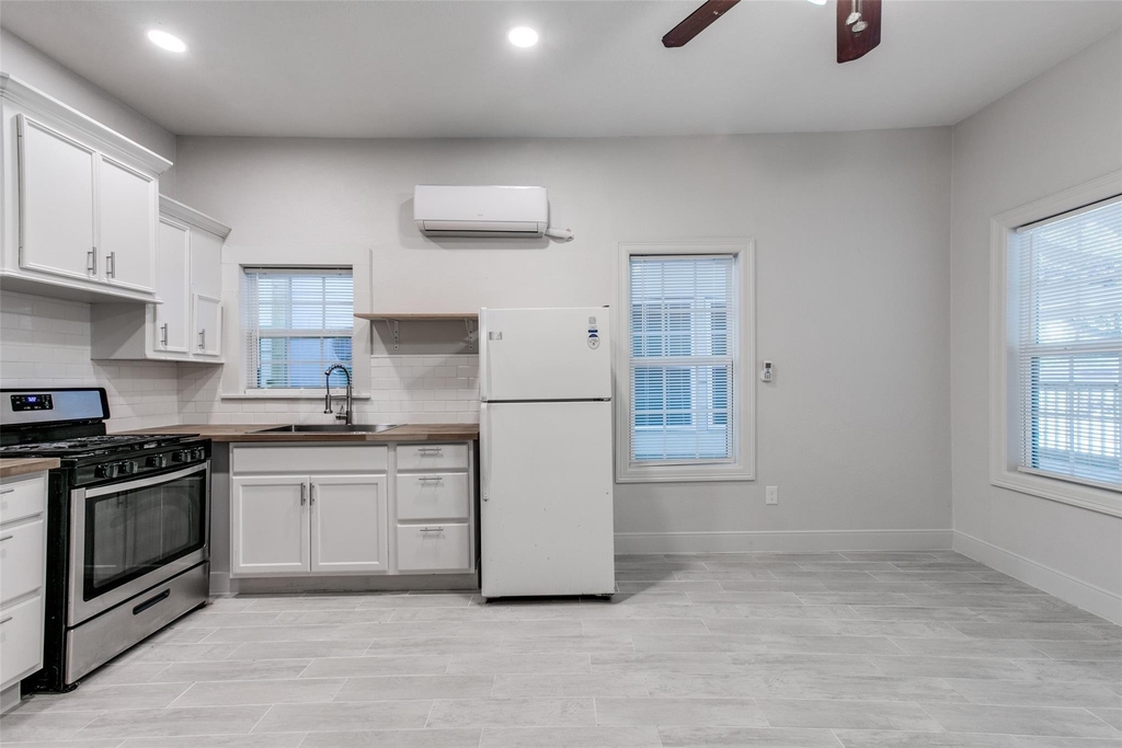 7133 Avenue C - Photo 2