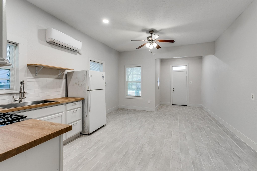 7133 Avenue C - Photo 4