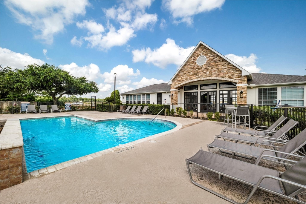 3419 Fountains Drive - Photo 3