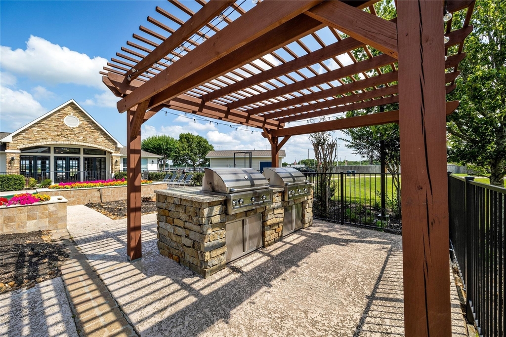 3419 Fountains Drive - Photo 4
