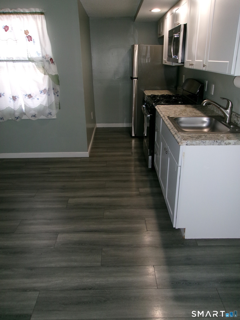 452 Wethersfield Avenue - Photo 1