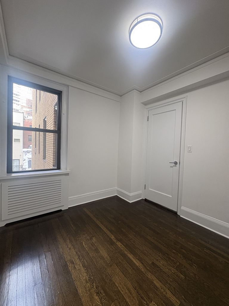  East 38th Street Off Third Ave - Photo 4