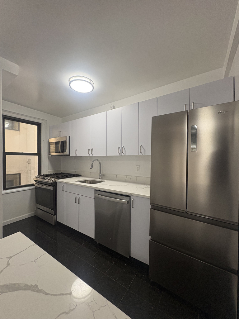  East 38th Street Off Third Ave - Photo 3