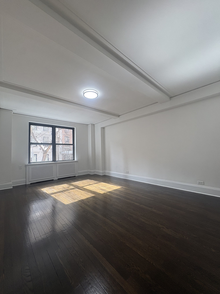  East 38th Street Off Third Ave - Photo 6