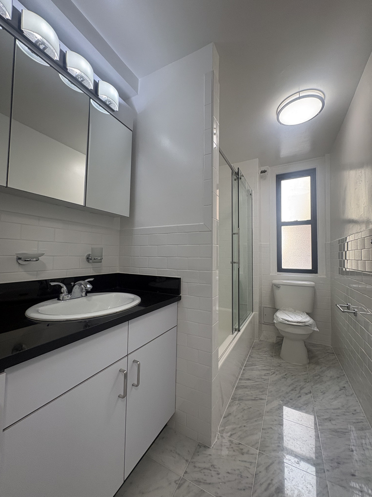  East 38th Street Off Third Ave - Photo 7