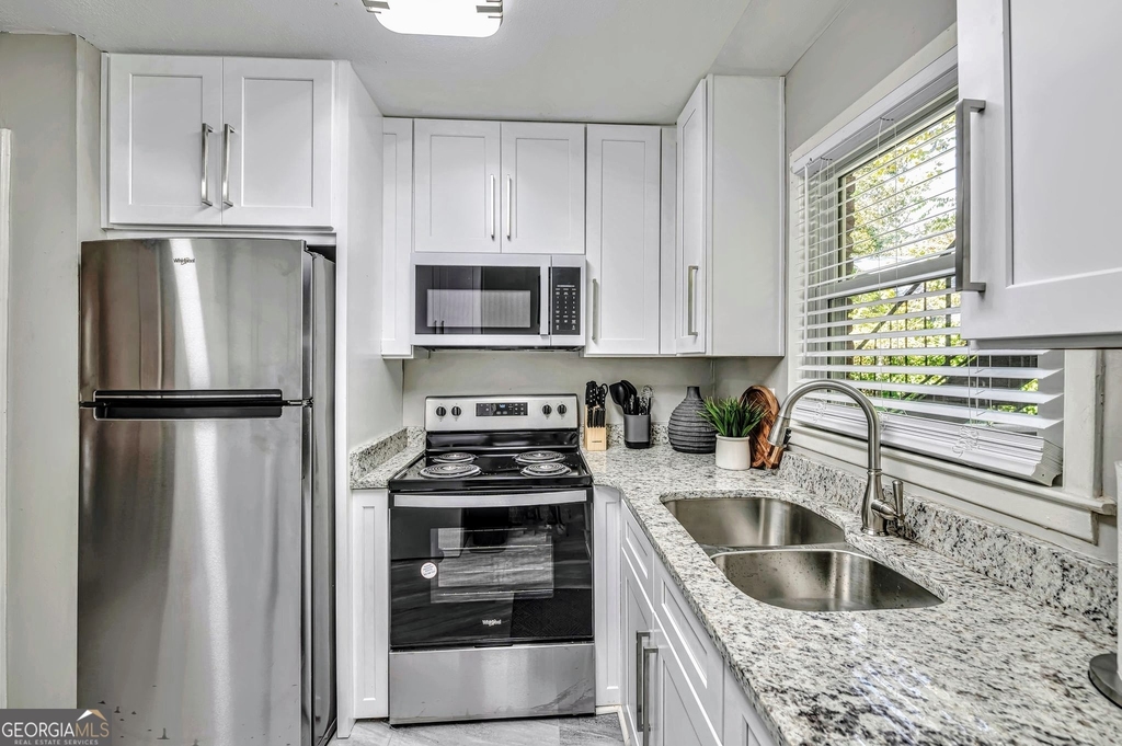 2858 Rosehill Street - Photo 12