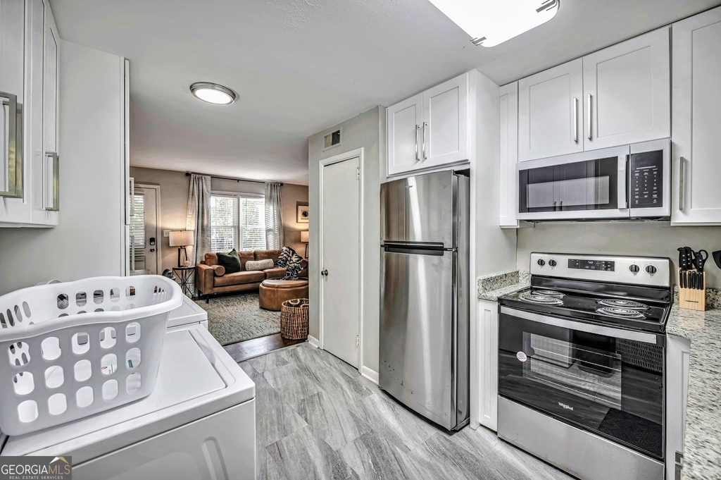 2858 Rosehill Street - Photo 11