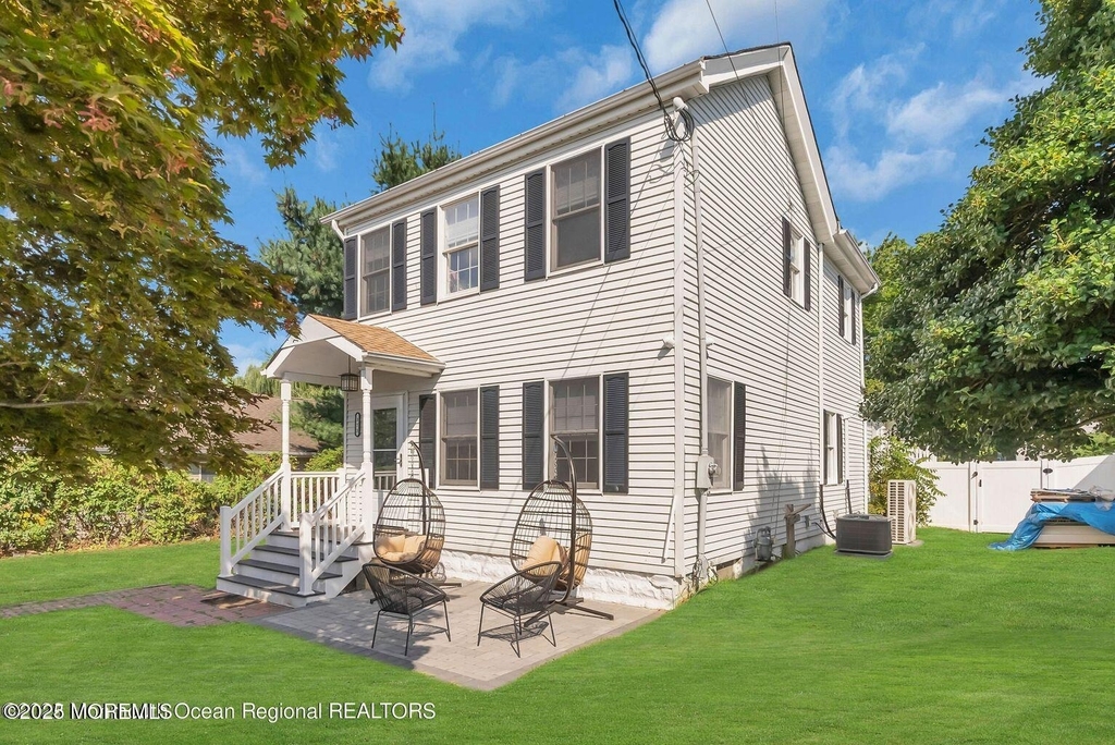373 W Park Avenue - Photo 0