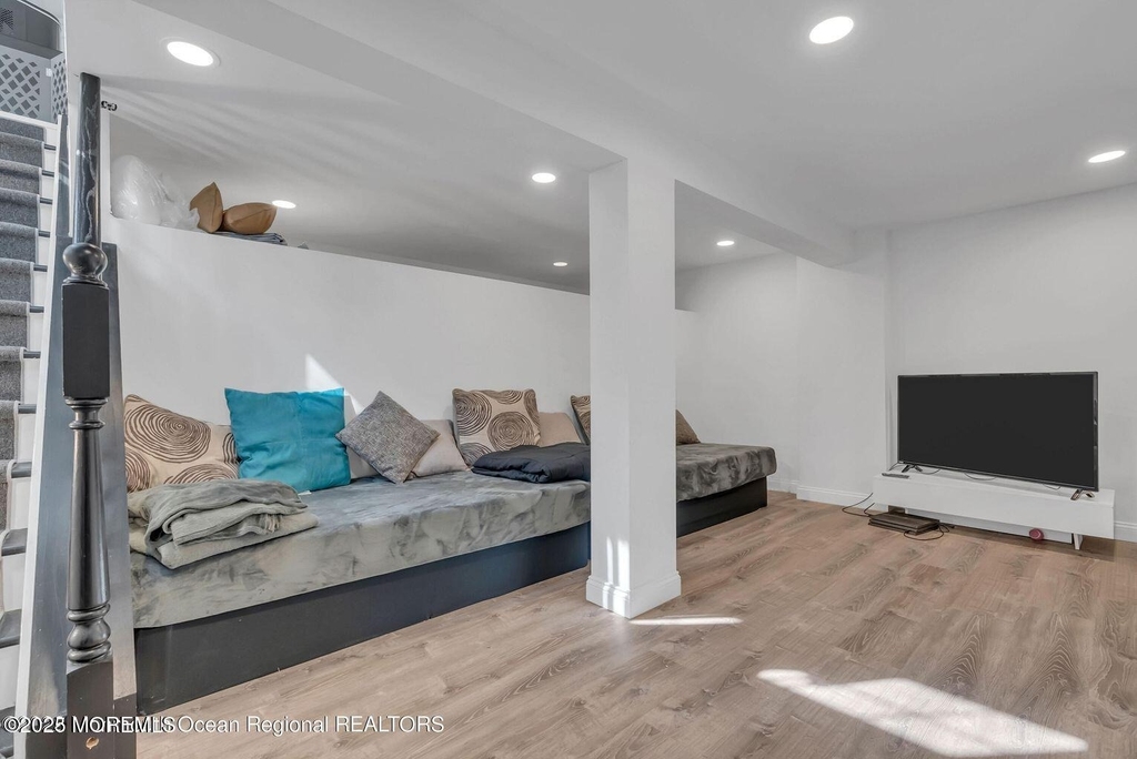 373 W Park Avenue - Photo 11