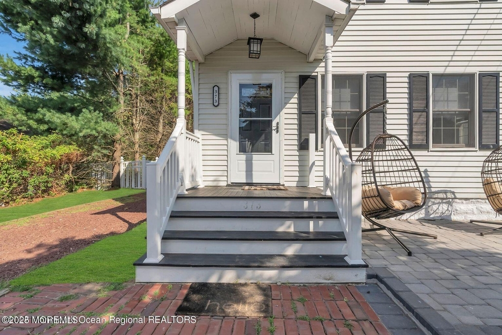 373 W Park Avenue - Photo 1