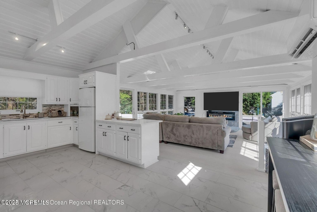 373 W Park Avenue - Photo 8