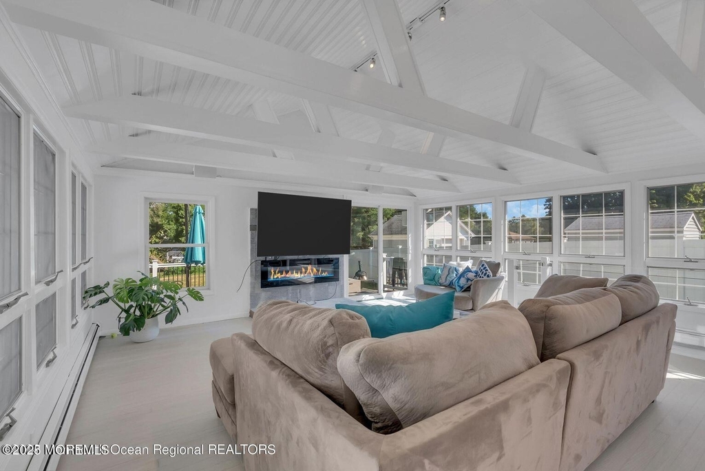 373 W Park Avenue - Photo 9
