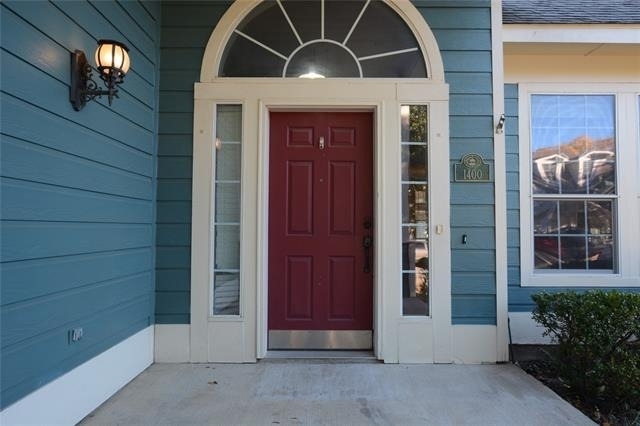 1400 Oakcrest Drive - Photo 2