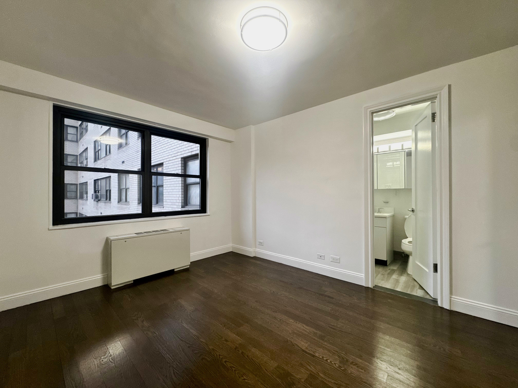 145 East 16th Street - Photo 9