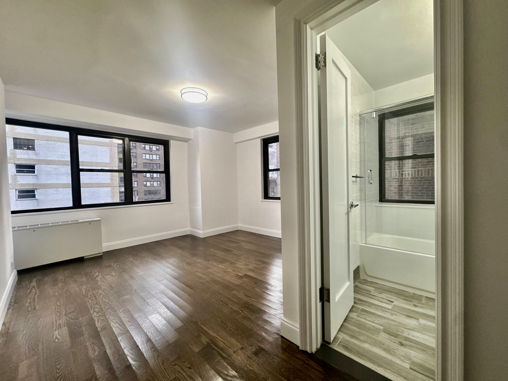 145 East 16th Street - Photo 12