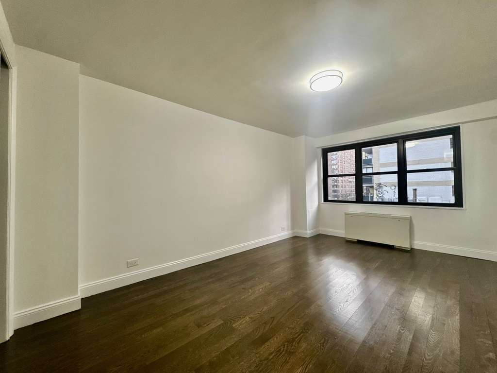 145 East 16th Street - Photo 3