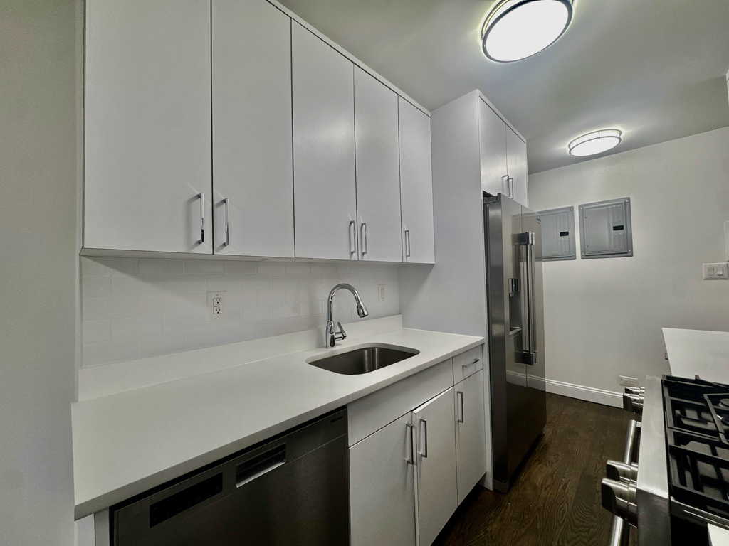 145 East 16th Street - Photo 2