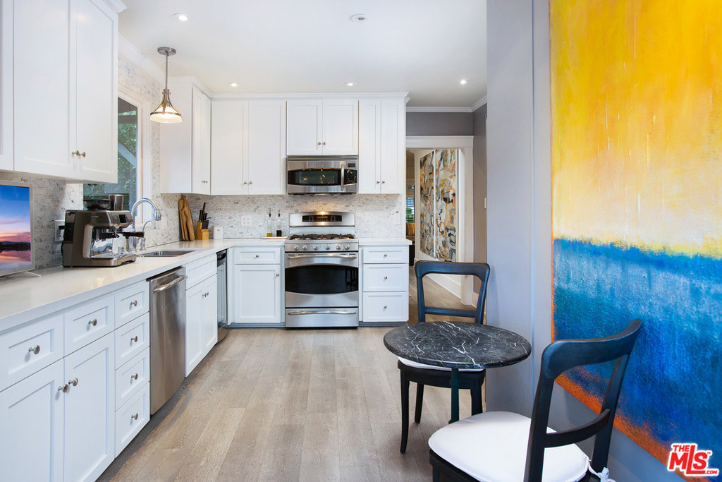 1338 N Genesee Avenue - Photo 21